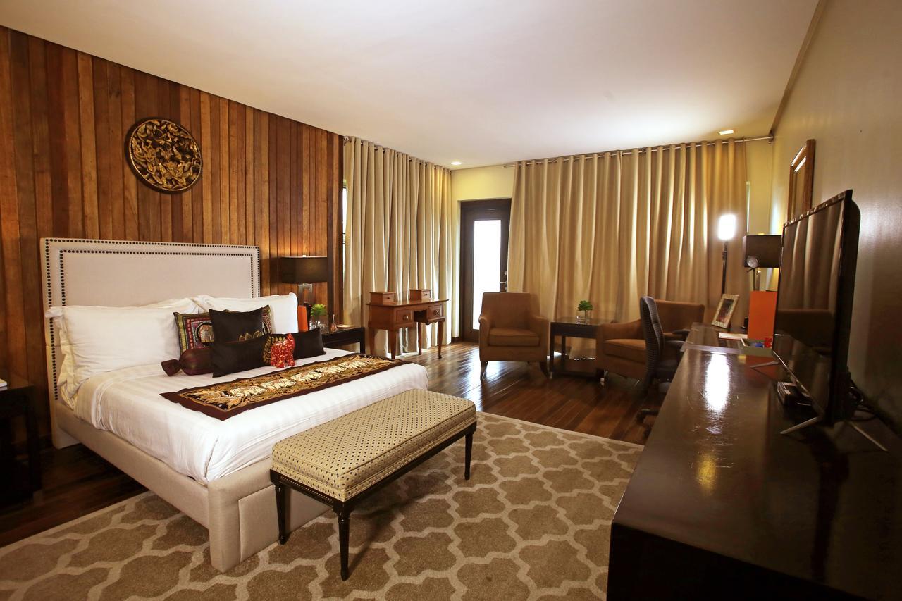 The Oriental Luxury Suites Alfonso エクステリア 写真